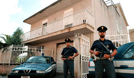 Испанская полиция объявила о раскрытии крупнейшей в Европе преступной группировки