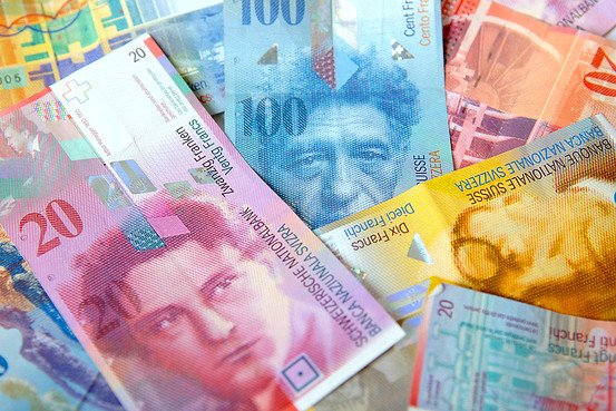 С легкой руки Швейцарии курс франка привязался к евро