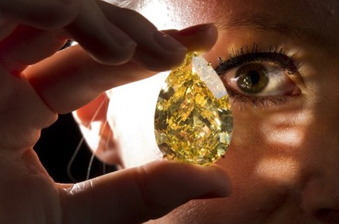 12,5 млн. долл. за самый крупный в мире желтый бриллиант
