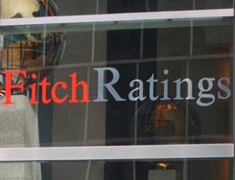 Fitch: прогноз по кредитному рейтингу России ухудшен