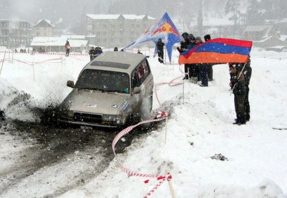 Армянский экипаж стал одним из победителей соревнования «Бакуриани 2012»