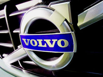 Volvo начала 2012г. с сокращения прибыли и продаж