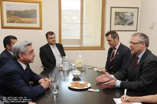 Серж Саргсян посетил посольство Соединенного Королевства в Республике Армения