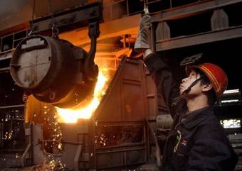 Производство стали в мире в июне снизилось на 2,5%