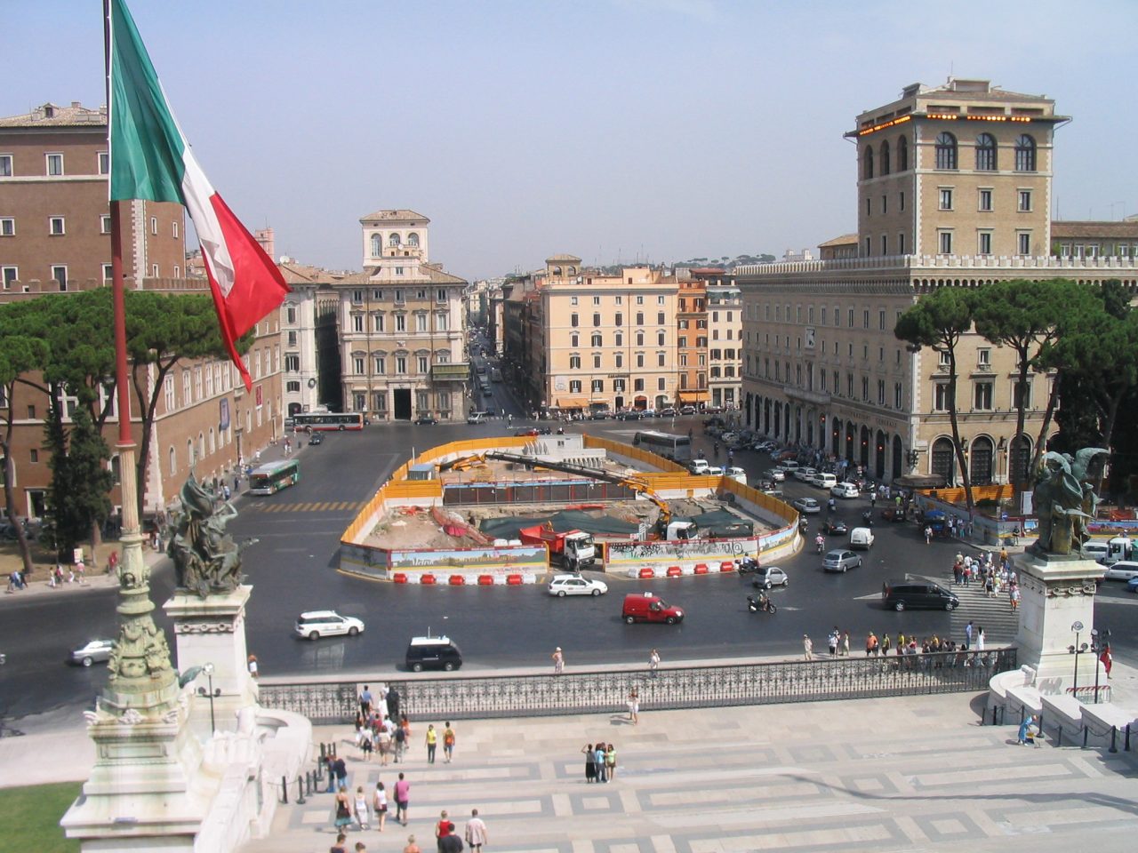 Монти: Италия более не опасна для еврозоны