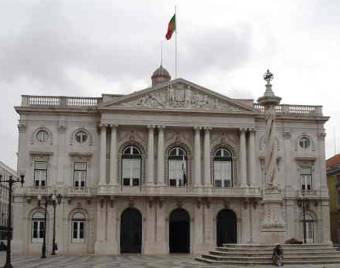 Парламент Испании урежет свои расходы более чем на 3%