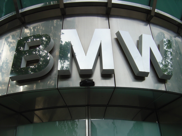 BMW в 2012 году зафиксировала рекордный уровень продаж
