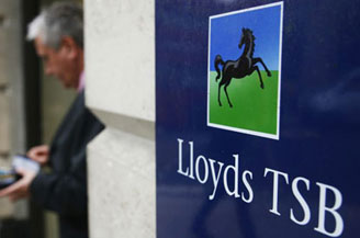 Убыток Lloyds Banking Group  в 2012г. сократился в 1,9 раза