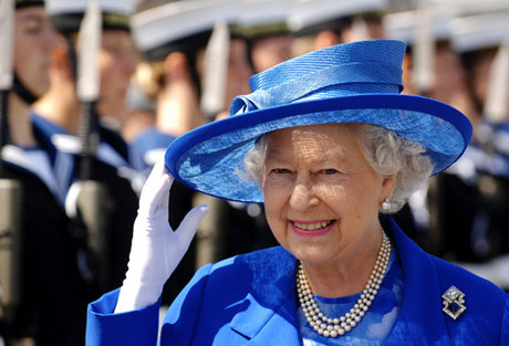 Королеве Елизавета II повысили зарплату на £5 млн.