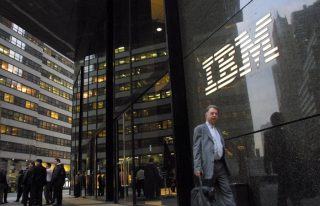 Квартальная прибыль IBM снизилась на 17%