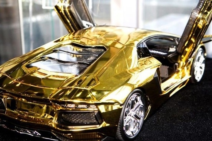 Стартовая цена Lamborghini из золота и платины 7,3 млн. долл.