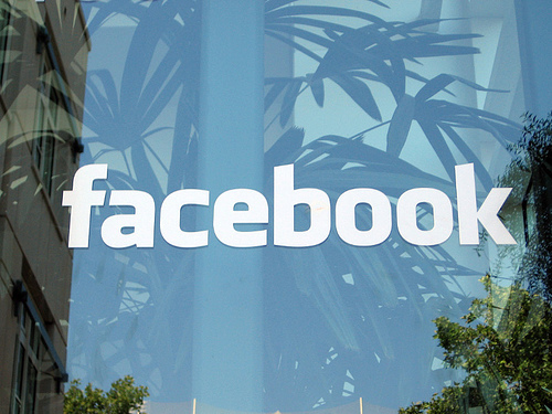 Акции Facebook впервые после скандального IPO побили отметку в 45 долл.