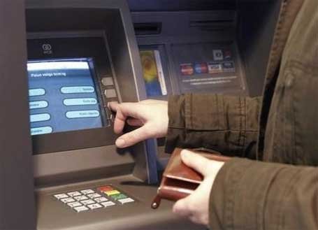 Банки США накачивают банкоматы наличкой на случай дефолта