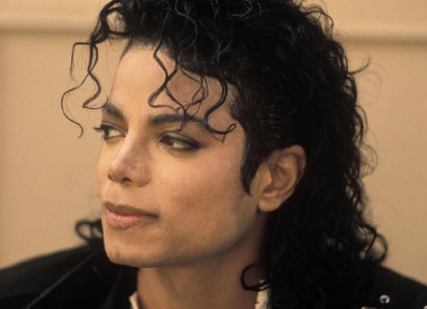 Майкл Джексон вернул себе титул самой богатой мертвой знаменитости