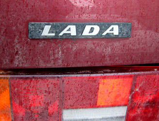 Продажи автомобилей Lada упали почти на 13%