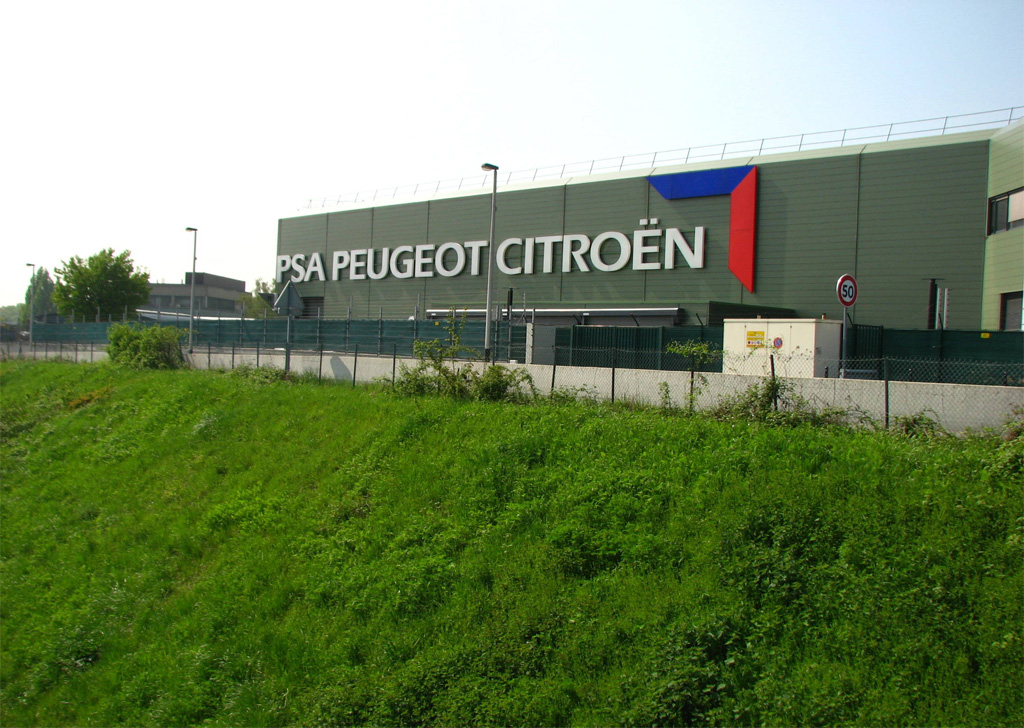 Продажи автомобилей Peugeot в 2013 году упали  на 4,9%