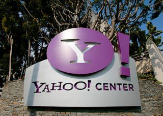 Yahoo! возглавил топ популярных ресурсов в США