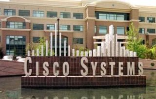 Квартальная прибыль Cisco сократилась в 2,2 раза