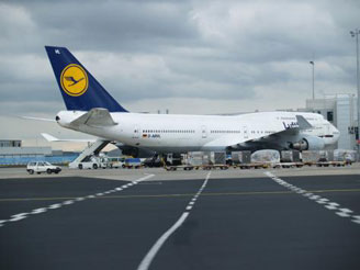 Годовая Lufthansa снизилась на 17%