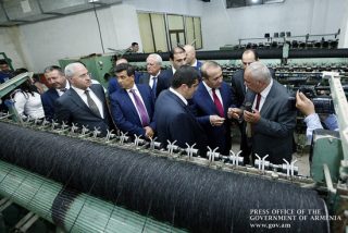 Овик Абраамян посетил действующие в Нагорном Карабахе предприятия