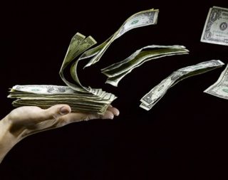 Отток капитала из РФ за 6 месяцев достиг $80 млрд