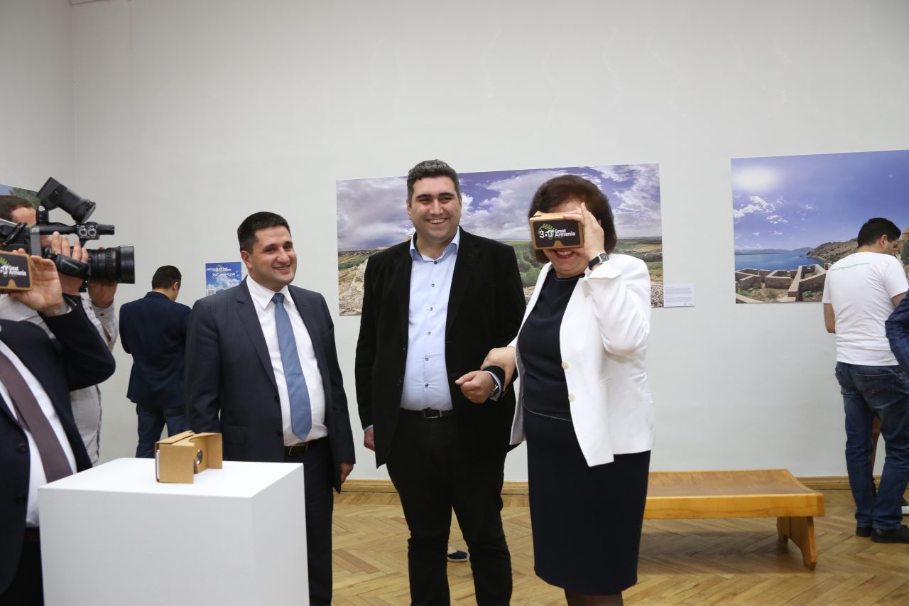 В Национальной картинной галерее Армении проходит выставка проекта Ucom “Великая Армения: 360°”