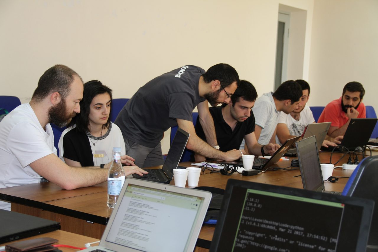 В Beeline прошел мастер-класс по языку программирования Python для армянских IT-специалистов