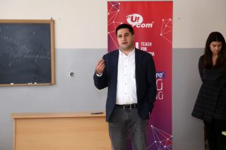 Директор Ucom провел открытый урок для учащихся лаборатории «Армат» и учеников программы «Teach for Armenia»