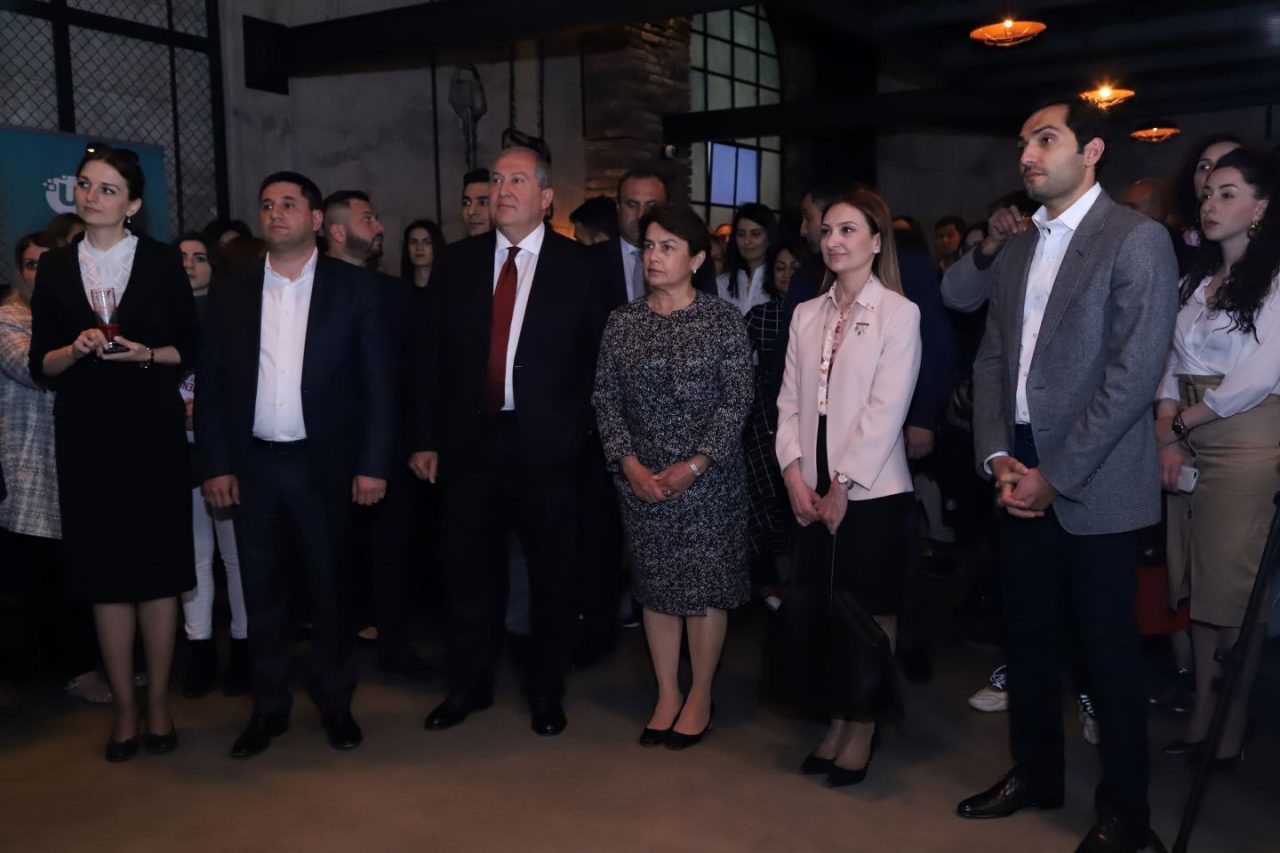 Президент Саргсян посетил мероприятие для творческой молодежи, организованное Ucom и «Creative Armenia»