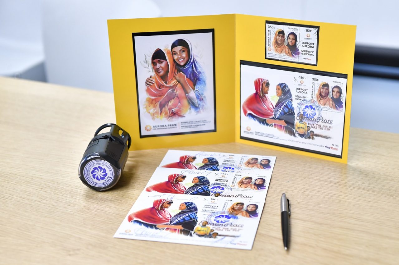 АйПост: Новая почтовая марка, посвященная лауреатам премии «Аврора» Фартун Адан и Ильвад Эльман