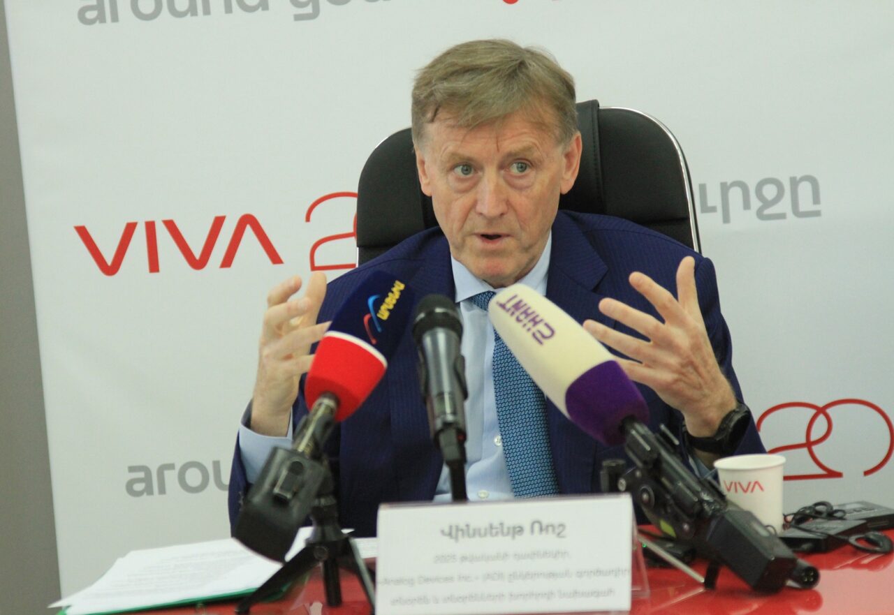 Генеральный директор и председатель совета директоров ADI Винсент Рош посетил головной офис Viva и принял участие в совместной пресс-конференции