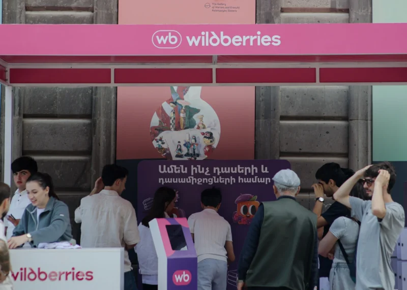 1 сентября в цветах Wildberries: праздник прошел, а школьные скидки продолжаются