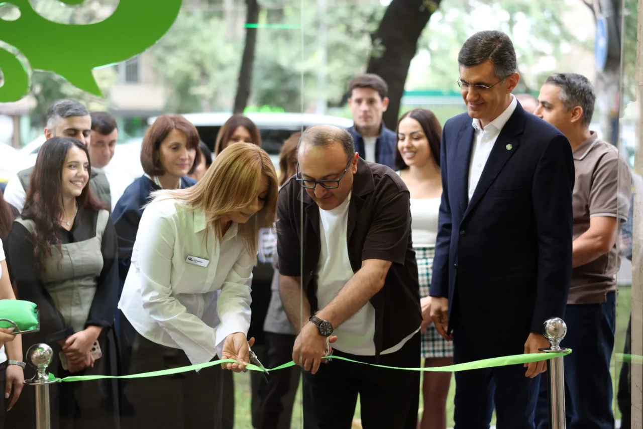 На Эребуни 20/52 открылся обновленный Центр продаж и обслуживания Ucom