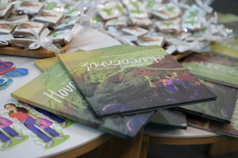 На COP17 представили книгу «Тайная тропа Овазадзора», изданную при поддержке Ucom 1