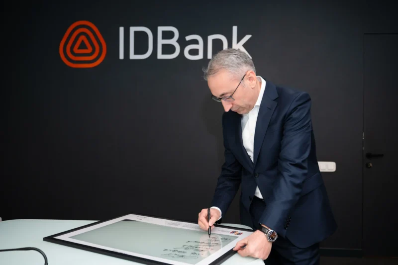 IDBank поддержал реконструкцию Спандарянского канала: подписана памятная табличка, посвящённая проекту 2